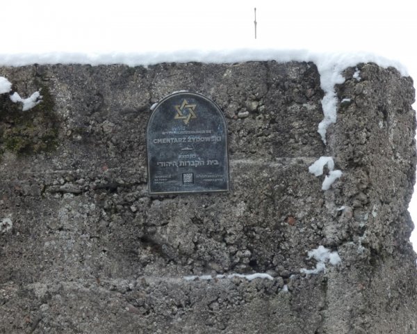Oznakowanie cmentarza żydowskiego w Tykocinie