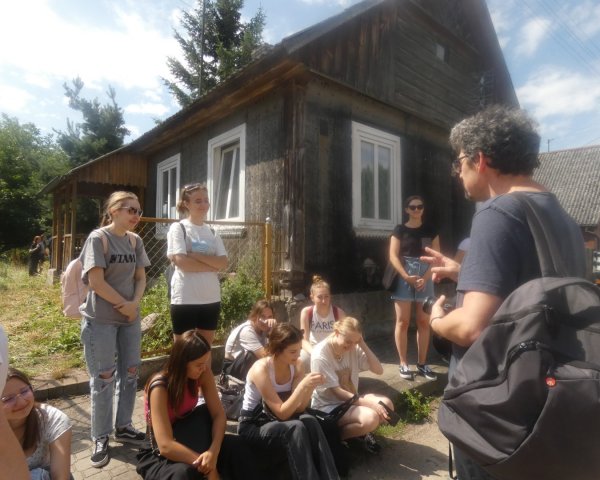 Studenci Politechniki  Białostockiej dokumentują zabytkową architekturę drewnianą Tykocina